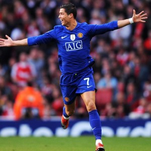 【爱游戏】泰山队争议判罚痛失好局，崔康熙战术转型追求2-0胜果遇阻