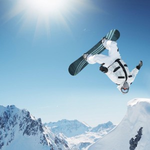 爱游戏下载：保级组鏖战，四队拼抢第九名白热化，两场激斗16黄5红8球引爆赛场