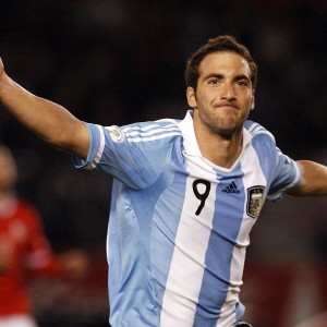 【爱游戏】家庭优先！火箭队关键球员临时离队，两场硬仗面临阵容调整考验