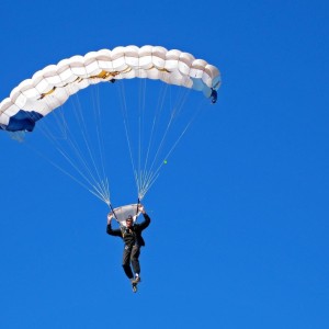 爱游戏下载-邓恩怒喷东契奇假摔软蛋引爆冲突，NBA赛场争议再掀风暴