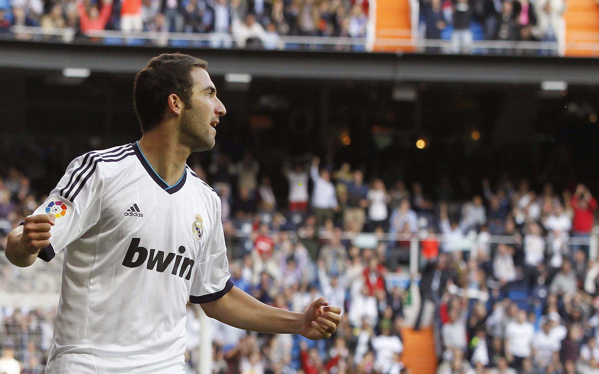 半场风暴，莱比锡四球横扫奥格斯堡，迪奥曼德与罗慕洛传射铸就辉煌